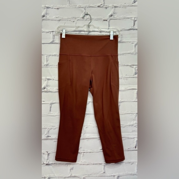 Athleta SALUTATION STASH CAPRI in mauve color Size Small - Picture 1 of 7